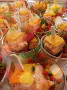 Salat mit Garnele im Glas